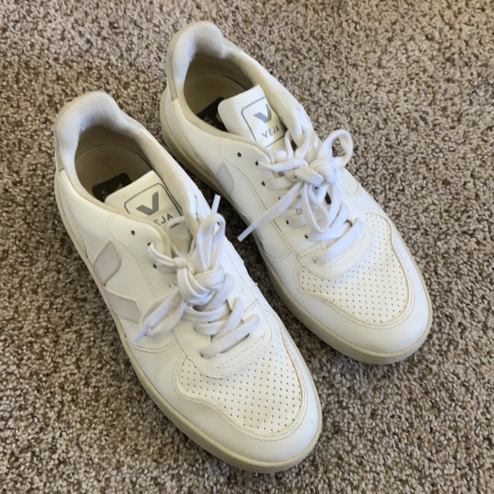 Size 8 Veja sneakers